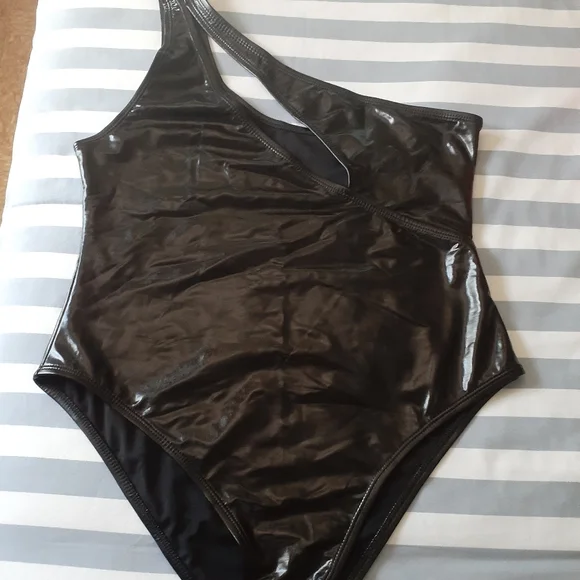 SOLD!!!!NWOT Public desire XCARMS Vinyl One Shoulder Slash Swimsuit - Picture 3 of 6